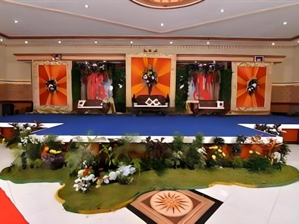 Yusro Hotel Restaurant & Convention Jombang Extérieur photo