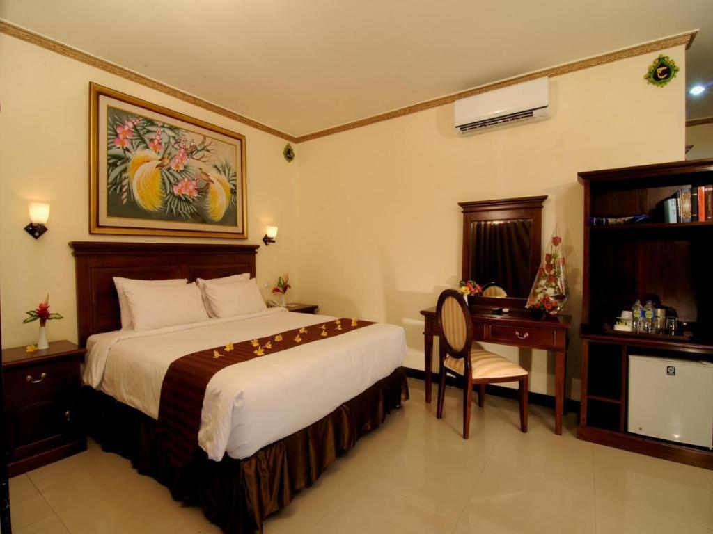 Yusro Hotel Restaurant & Convention Jombang Extérieur photo