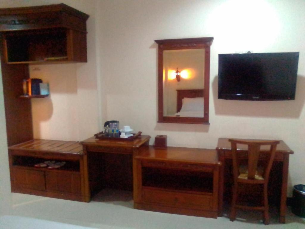Yusro Hotel Restaurant & Convention Jombang Extérieur photo