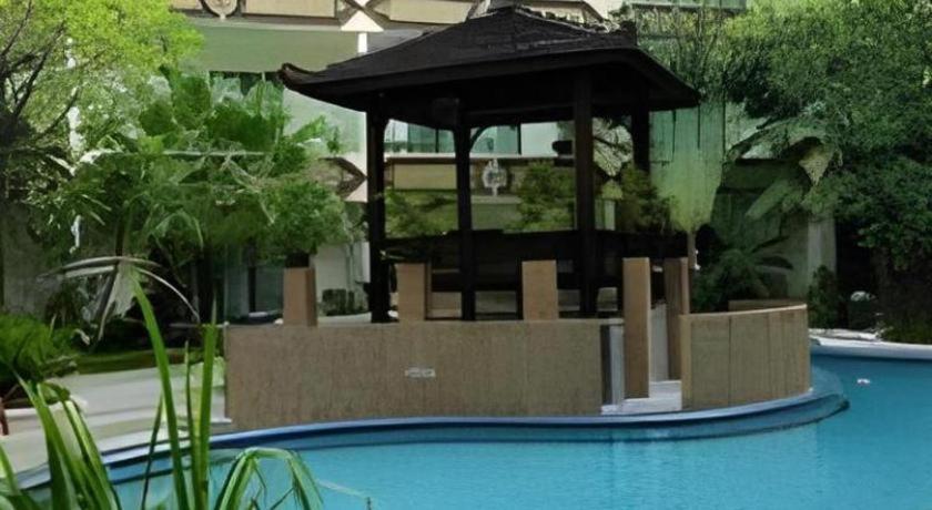 Yusro Hotel Restaurant & Convention Jombang Extérieur photo