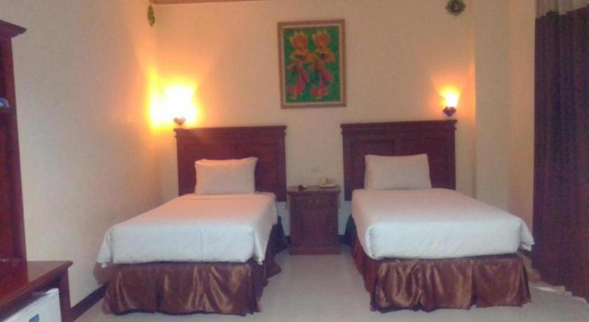 Yusro Hotel Restaurant & Convention Jombang Extérieur photo