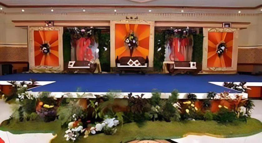 Yusro Hotel Restaurant & Convention Jombang Extérieur photo