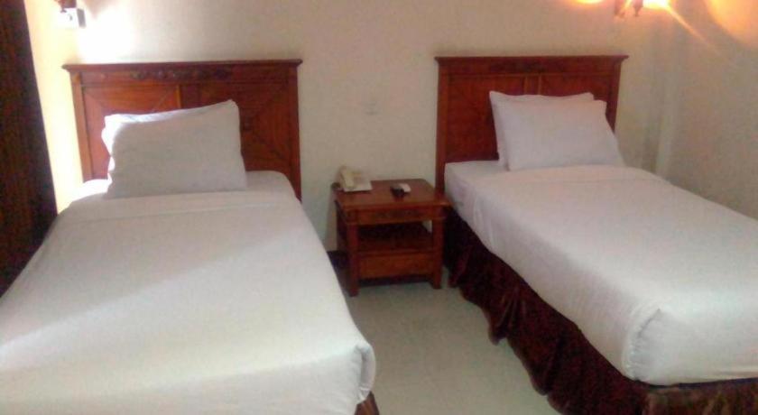 Yusro Hotel Restaurant & Convention Jombang Extérieur photo