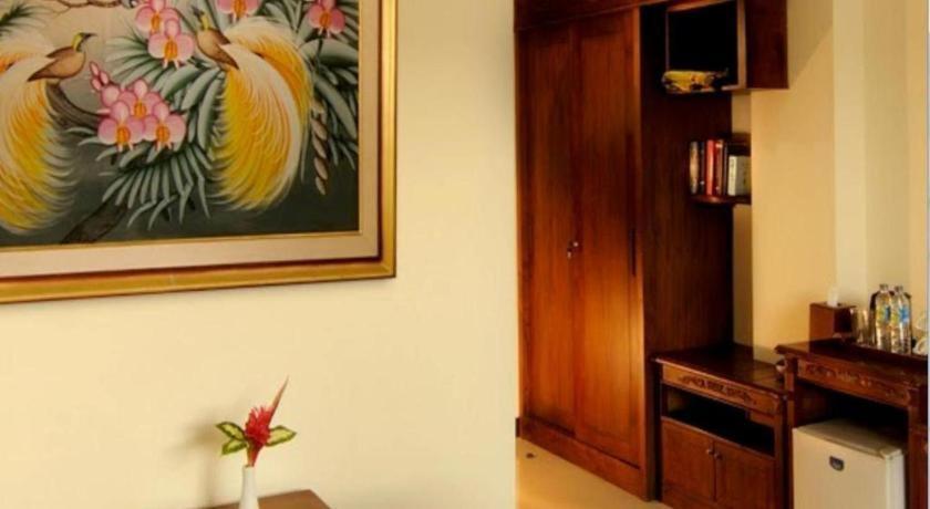 Yusro Hotel Restaurant & Convention Jombang Extérieur photo