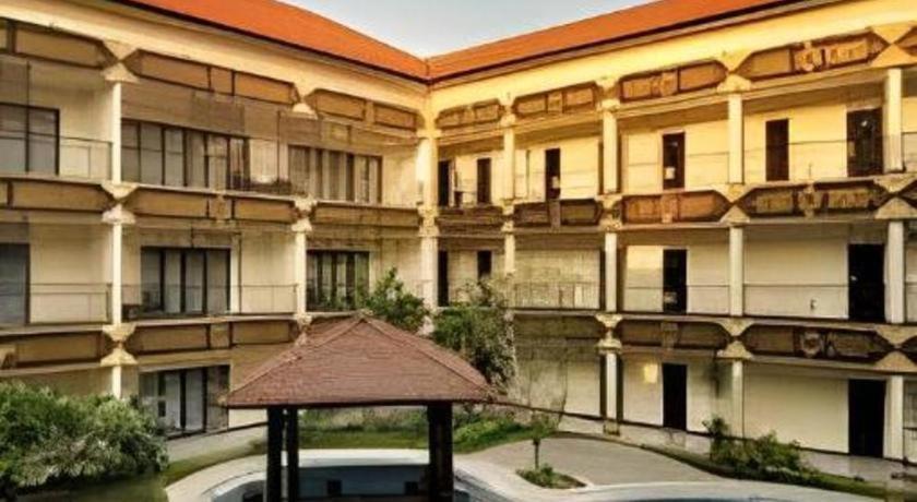 Yusro Hotel Restaurant & Convention Jombang Extérieur photo
