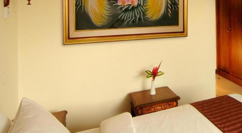 Yusro Hotel Restaurant & Convention Jombang Extérieur photo