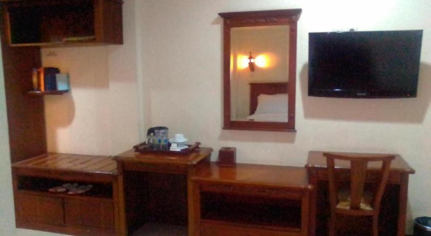 Yusro Hotel Restaurant & Convention Jombang Extérieur photo